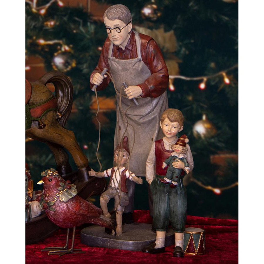 Karácsonyi kisfiú bohóccal és dobbal.