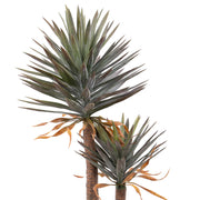 Két törzsű mű yucca pálma élethű zöld levelekkel és barna törzzsel.