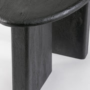 Fekete színű, formatervezett design dohányzóasztal.