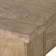 Natúr színű, díszes lábú, mangófa étkezőasztal.