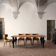 Provanszi ihletésű, fekete színű díszes lábakkal és natúr színű kezelt asztallappal kialakított, tömör akácfából készült étkezőasztal.