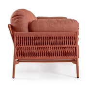 Kétszemélyes, kortárs stílusú, korallszínű kültéri, kerti kanapé.