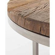 Loft stílusú, fából és acélból készült dohányzóasztal szett asztallap részlete.