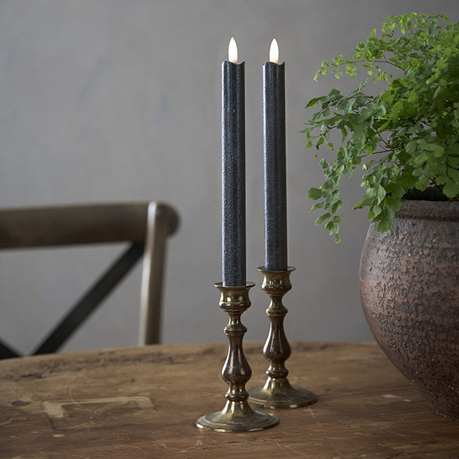 2 db-os fekete színű LED gyertya szett, díszes réz színű gyertyatartóban.