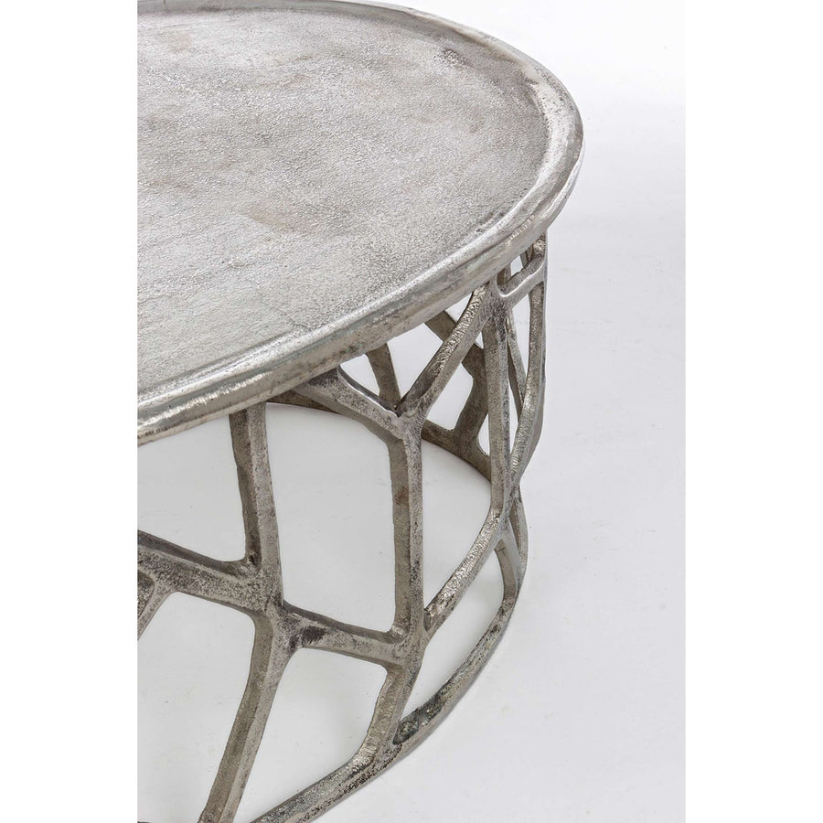 Arany és ezüst színű, ovális formájú, alumíniumból készült dohányzóasztal szett.