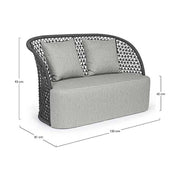 Modern, formatervezett kétszemélyes kerti kanapé, világosszürke ülő- és díszpárnákkal.