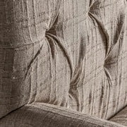 Klasszikus, koloniál stílusú, mangófából készült, ekrü színű, vászon hatású poliészter kárpittal kárpitozott 2 személyes szófa.