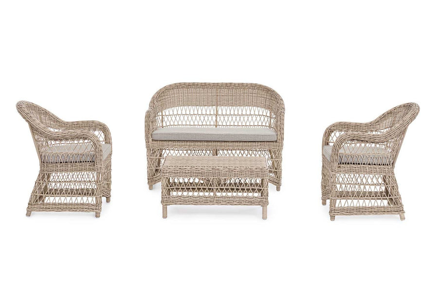 Vidéki vintage stílusú, kétszemélyes, natúr színű műrattan kerti kanapé, bézs színű olefin ülőpárnával.