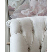 Francia stílusú, vintage kanapé háttámla részlete.