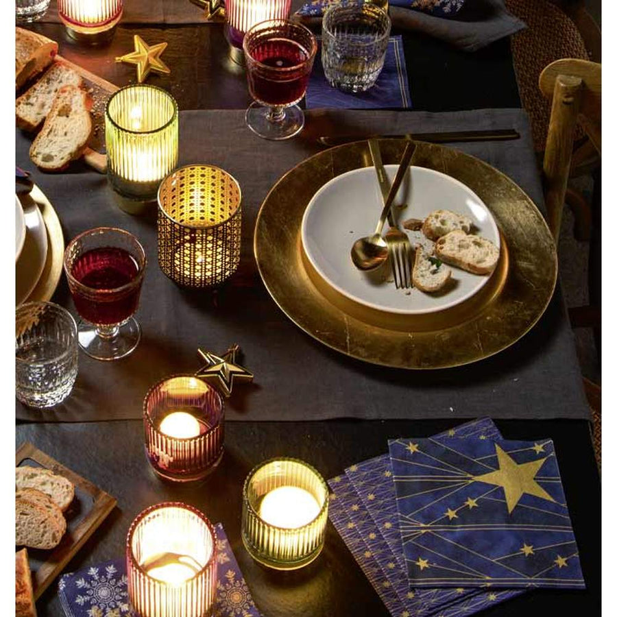 Kék színű, art deco stílusú, karácsonyi papaírszalvéták, ünnepi asztalon.