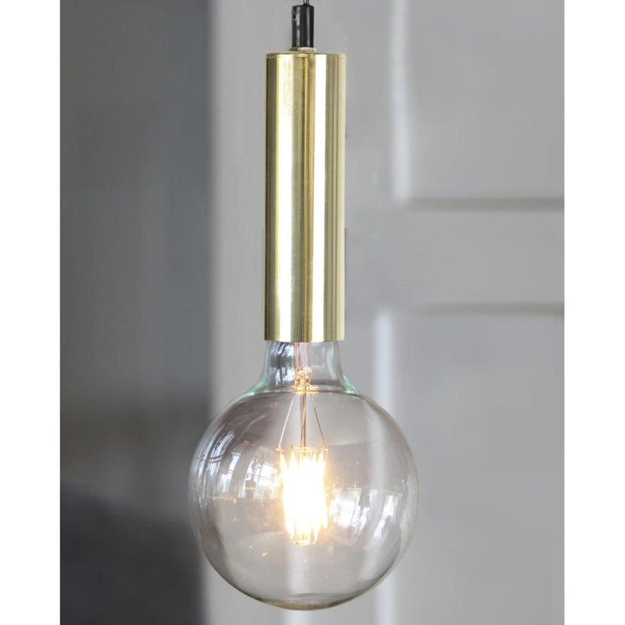 Fényes sárgaréz színű, modern, csőszerű dekorfoglalat.