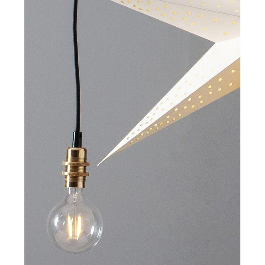 Modern stílusú, sárgaréz színű dekorfoglalat.