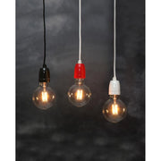 Letisztult formavilágú, fehér színű dekorfoglalat.