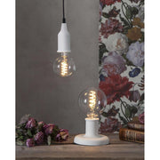 Fából készült, fehér színű függő dekorfoglalat.