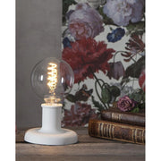 Fából készült, fehér színű asztali dekorfoglalat.