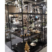 Modern stílusú, 3 darab állítható polccal felszerelt, fekete színű fém állvány.