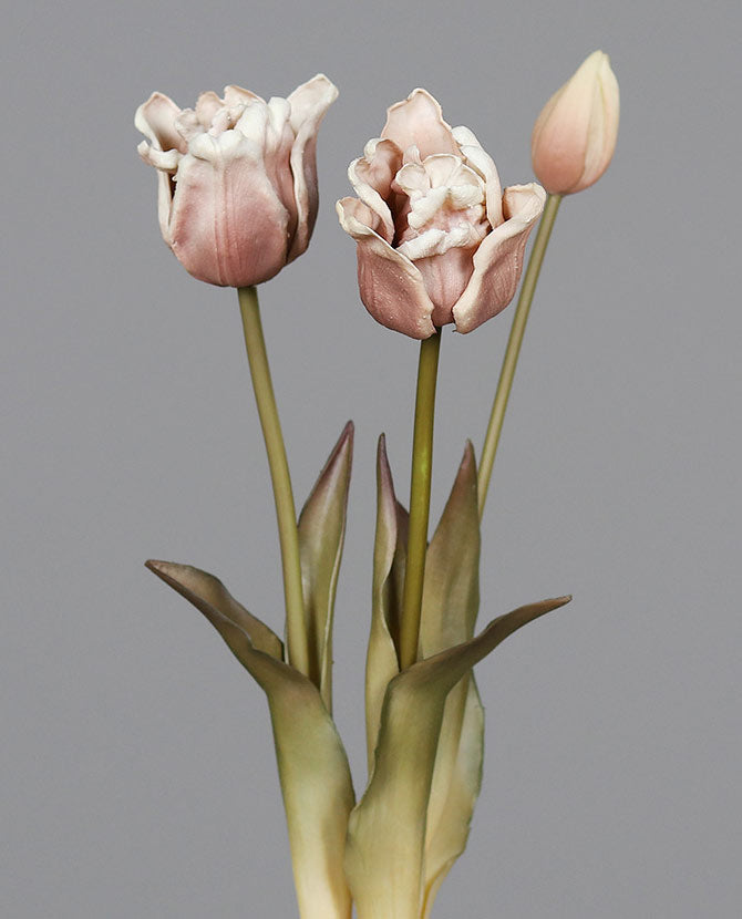 Fáradt barna színvilágú, vintage stílusú, 3 szálból álló tulipán csokor művirág, nyílt és bimbos virágfejekkel.