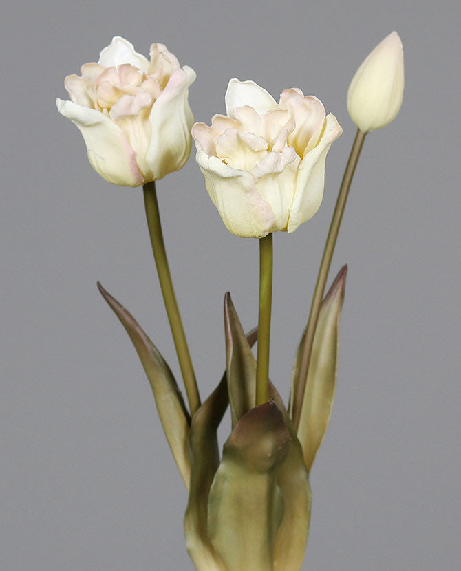 Fáradt krém színvilágú, vintage stílusú, 3 szálból álló tulipán csokor művirág, nyílt és bimbos virágfejekkel.