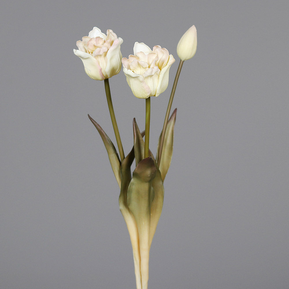 Fáradt krém színvilágú, vintage stílusú, 3 szálból álló tulipán csokor művirág, nyílt és bimbos virágfejekkel.
