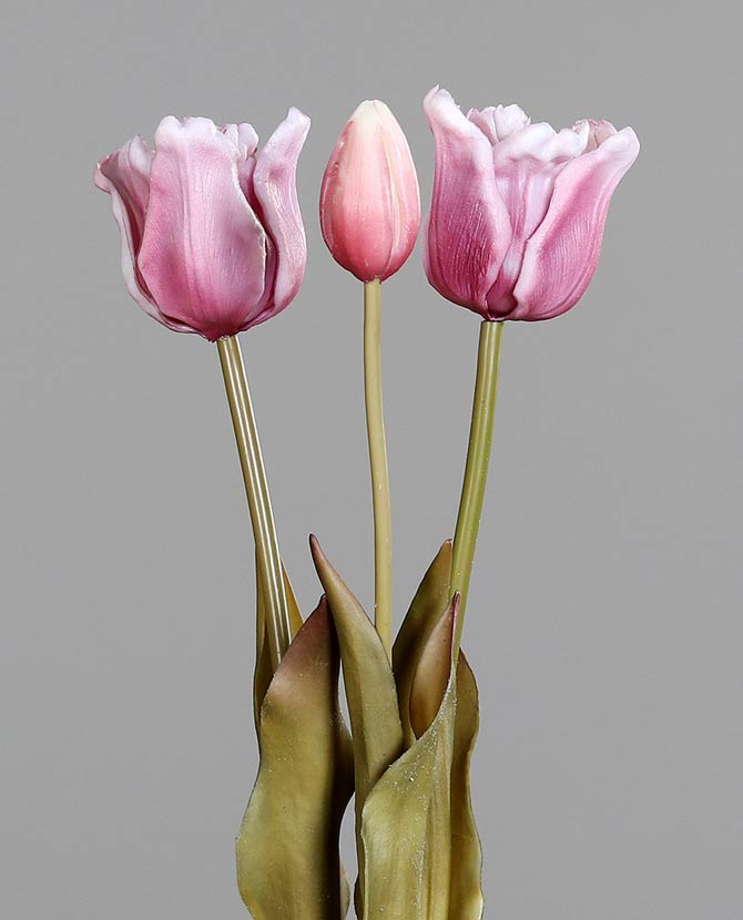 Fáradt lila színvilágú, vintage stílusú, 3 szálból álló tulipán csokor művirág, nyílt és bimbos virágfejekkel .