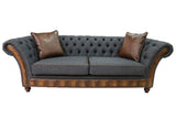 Chesterfield stílusú, mély gombos díszítésű, cserzett vintage angol marhabőrrel és ón színű bútorszövettel kárpitozott 3 személyes kanapé.