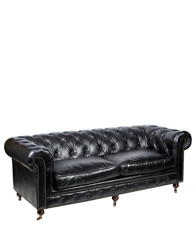 Klasszikus stílusú, antikolt fekete színű, bőr Chesterfield kanapé.