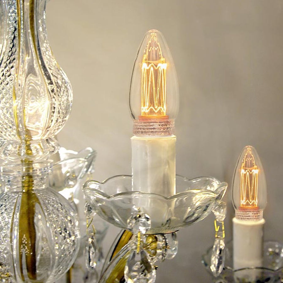 New Generation Classic meleg fehér fényű LED dekorációs izzó áttetsző üveggel.