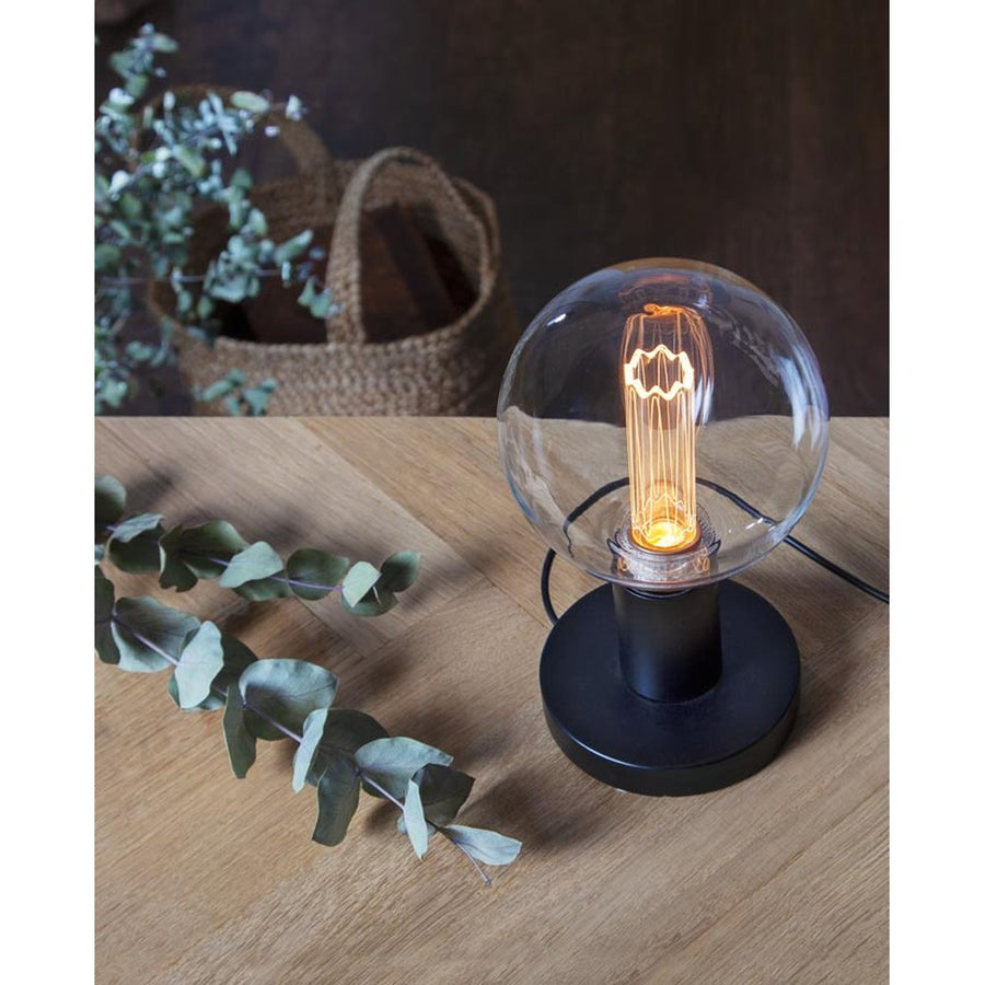 New Generation Classic meleg fehér fényű LED dekorációs izzó áttetsző üveggel.