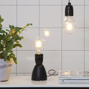 Clear Filament dekorációs izzó. Meleg fehér fényű LED dekorációs izzó áttetsző üveggel.