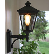 Clear Filament dekorációs izzó. Meleg fehér fényű LED dekorációs izzó áttetsző üveggel.