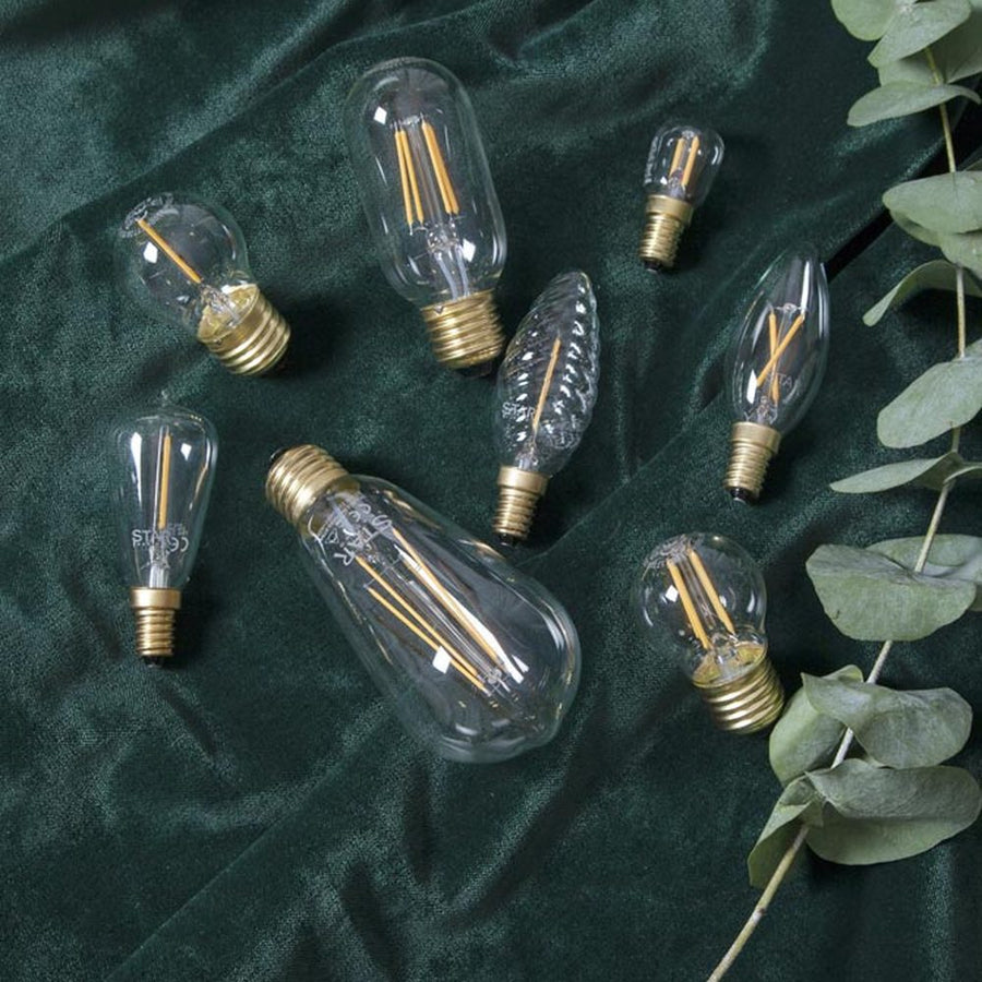 Clear Filament dekorációs izzó. Meleg fehér fényű LED dekorációs izzó áttetsző üveggel.