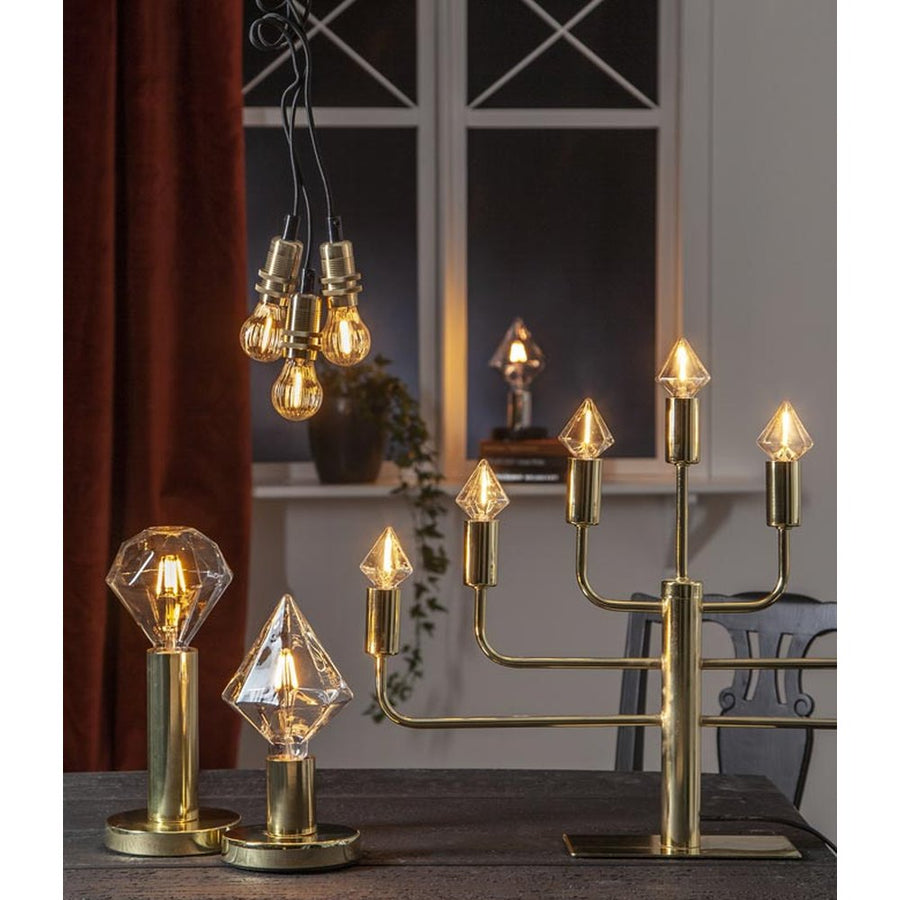 Clear Filament dekorációs izzó. Meleg fehér fényű LED dekorációs izzó áttetsző üveggel.