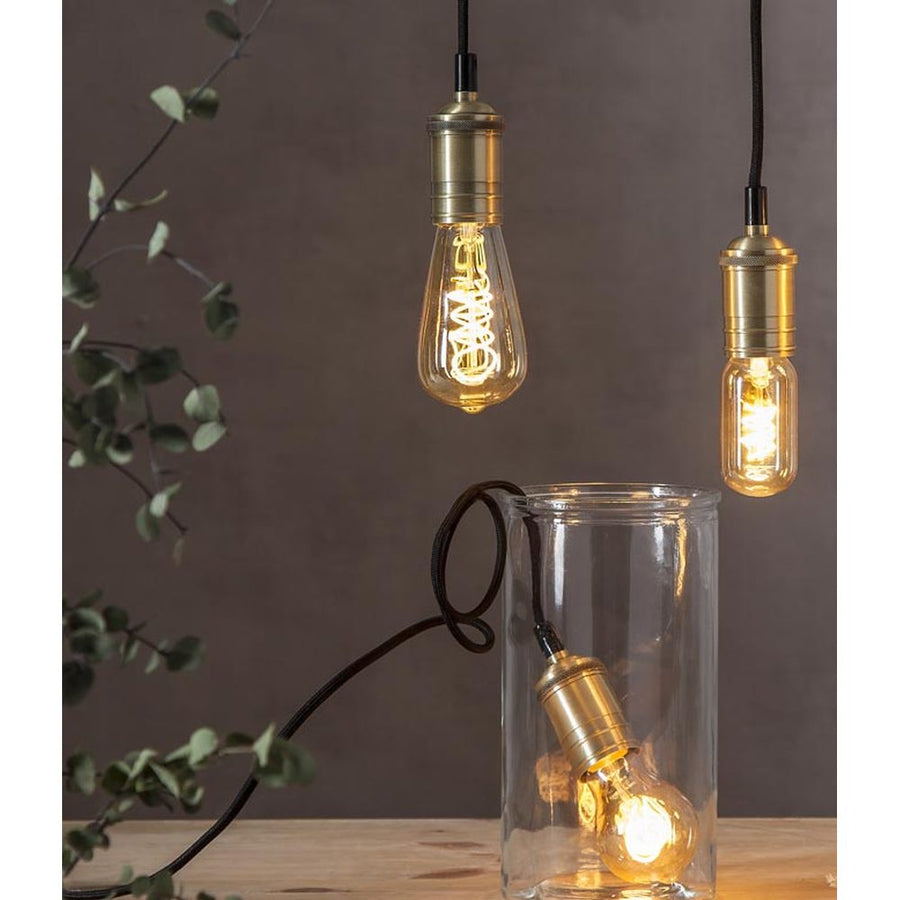 Amber Spiral Filament meleg fehér fényű vintage LED dekorációs izzó borostyánszín üveggel.