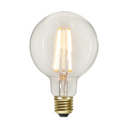 Clear Filament dekorációs izzó. Meleg fehér fényű LED dekorációs izzó áttetsző üveggel.