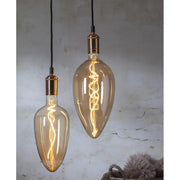 Industrial Vintage dekorációs izzó. Meleg fehér fényű LED dekorációs izzó borostyánszín üveggel.