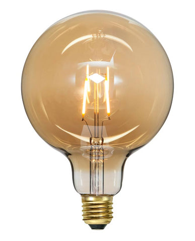 Amber Soft Glow vintage LED dekorációs izzó. Meleg fehér fényű, borostyánszín üveggel.