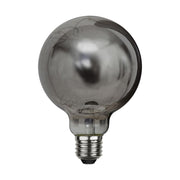 Decoled meleg fehér fényű LED dekorációs izzó füstszínű üveggel, melynek belsejében egy 25 égős fényfüzér került elhelyezésre.