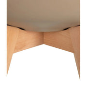 Bézs színű étkezőszék fa lába.