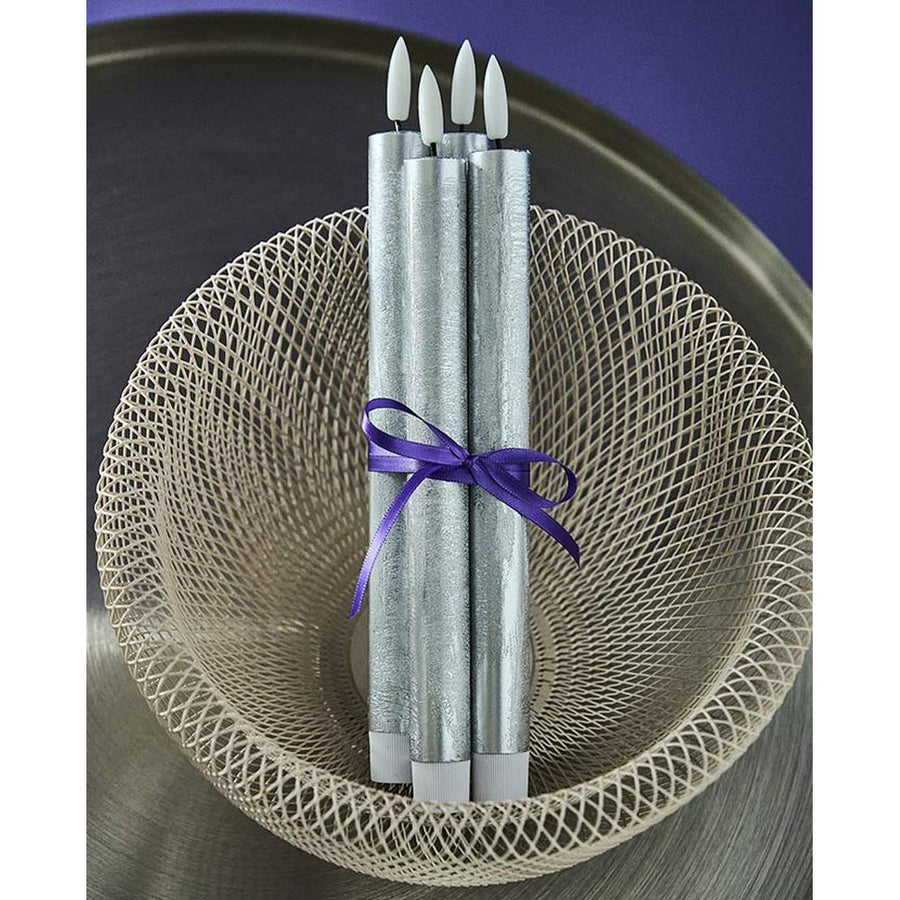 Ezüst színű LED gyertya, modern tálban.