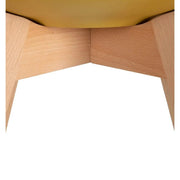 Skandináv stílusú, kagylóhéj formájú, sárga színű műanyag étkezőszék bükkfa lábakkal.