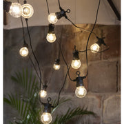 20 izzóból álló LED dekoráció izzósor. Fekete kábellel és áttetsző izzókkal.