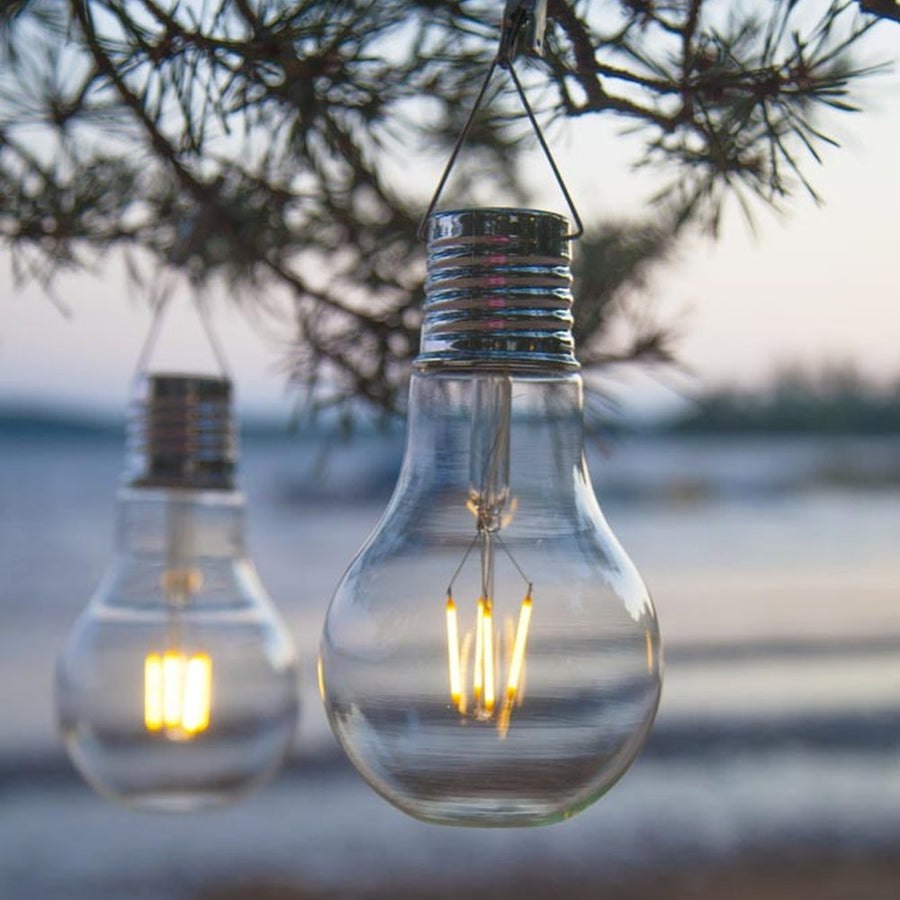 Csiptethető kültéri napelemes LED izzó.