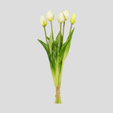 5 szálból álló, fehér színű tulipáncsokor művirág, bimbós virágfejekkel.