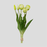 5 szálból álló, fehér színű tulipáncsokor művirág, nyílt és bimbós virágfejekkel.