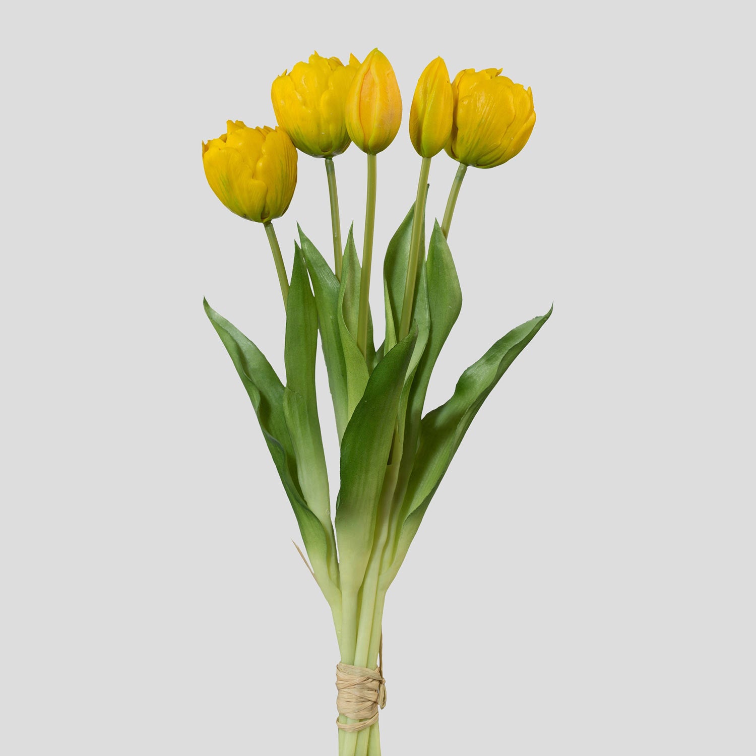 5 szálból álló, sárga színű tulipáncsokor művirág, nyílt és bimbós virágfejekkel.