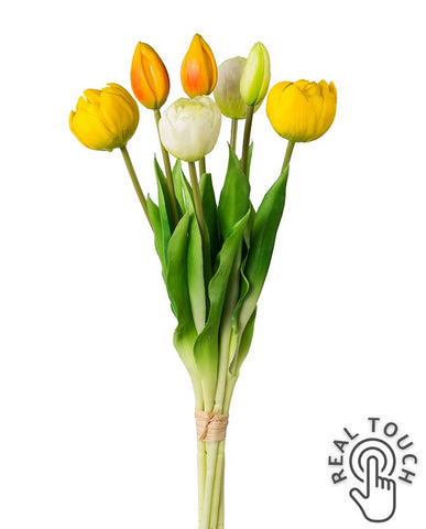 7 szálból álló, vegyes színű tulipáncsokor művirág, nyílt és bimbós virágfejekkel.