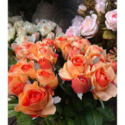 9 szálból álló, narancssárga színárnyalatú művirág rózsacsokor