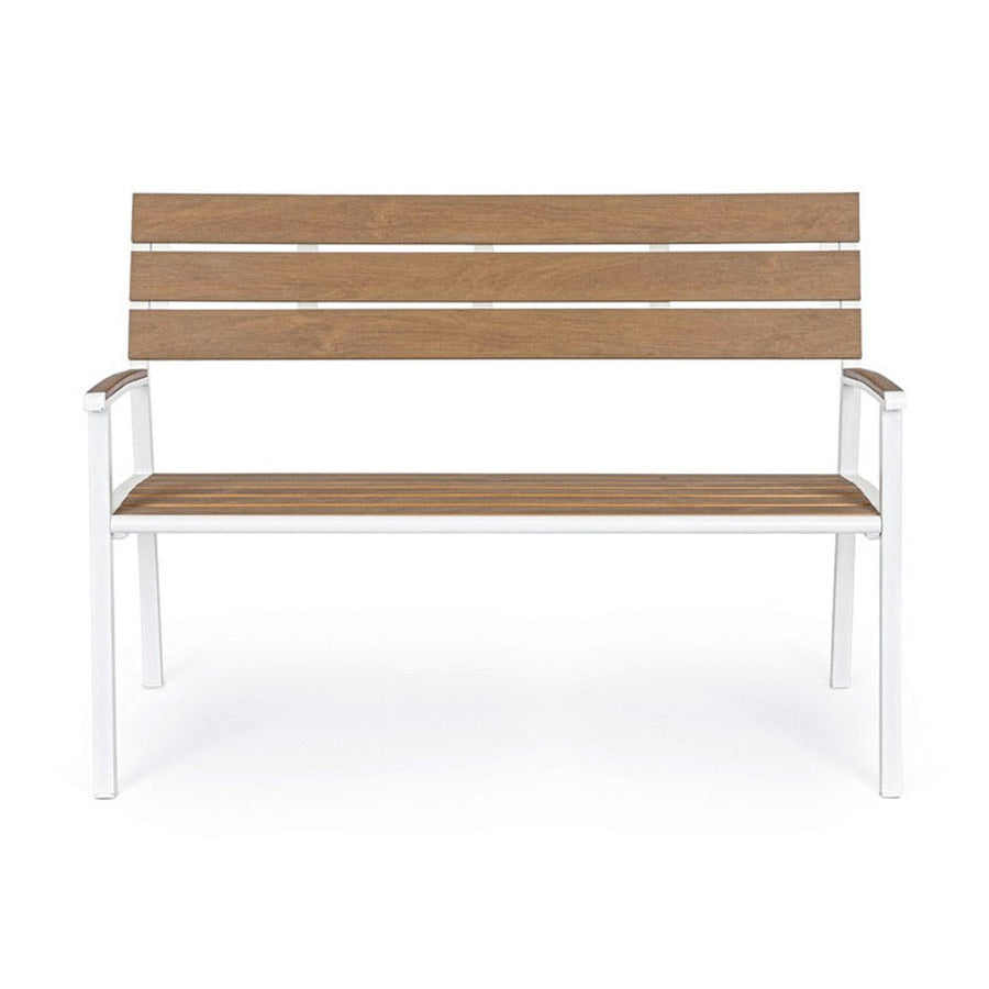 Kétszeméyles fehér fémvázas kerti pad, akácfa színű polifa háttlámlával, karfával és ülőfelülettel.