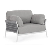 Kortárs stílusú, fehér és szürke színű kültéri, kerti fotel.