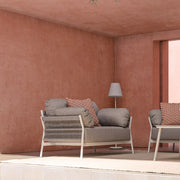 Mediterrán fedett teraszon álló kotárs, design kerti fotel.